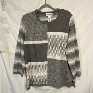 Alfred Dunner gray and white Sweater. L. Winter
B2